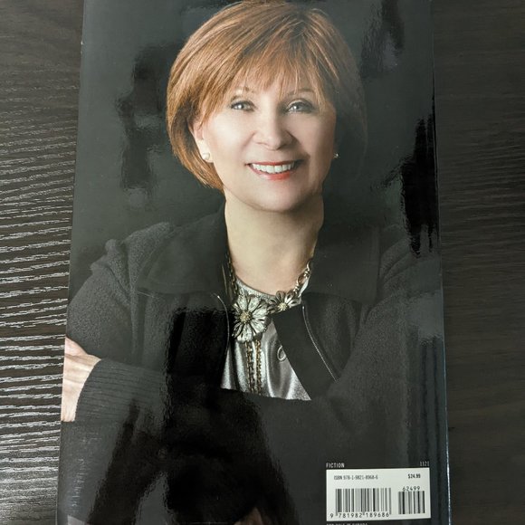 Game On: Tempting Twenty-Eight– Janet Evanovich, #1 NYT Bestselling Author - Picture 2 of 4